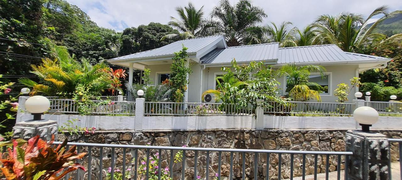 Le Chant De Merle Self -Catering Studios And Apartments Mahe Island ภายนอก รูปภาพ